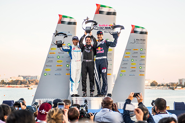 Victory of Michael Goulian in Abu Dhabi 