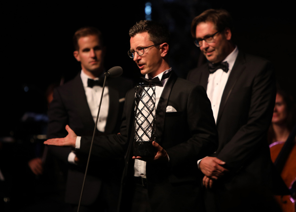 James marsden, star de la série « westworld », remet le troisième « filmmaker award »
