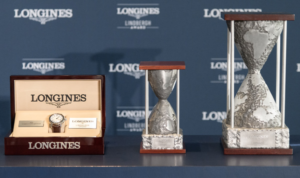 Erik Lindbergh receives the first Longines Lindbergh Award
