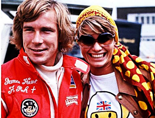 On the charming playboy’s chest: ‘Sex, Breakfast of Champions’. James Hunt lived life in the fast lane.  © DR