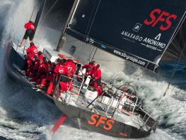 Riding the ocean waves with SFS sailing - Anonimo