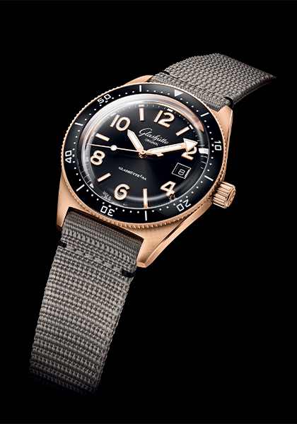 The new SeaQ in black and red gold