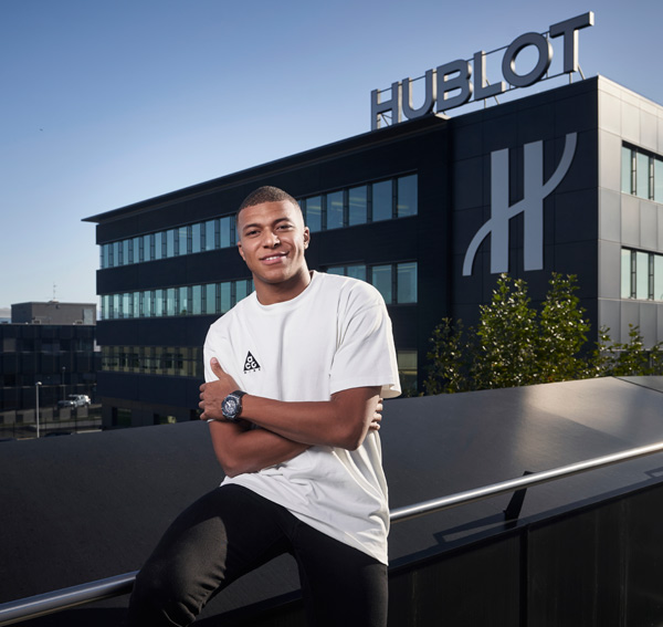 Kylian Mbappé visits the Hublot manufacture