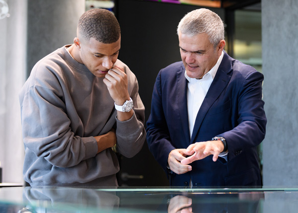 Kylian Mbappé visits the Hublot manufacture