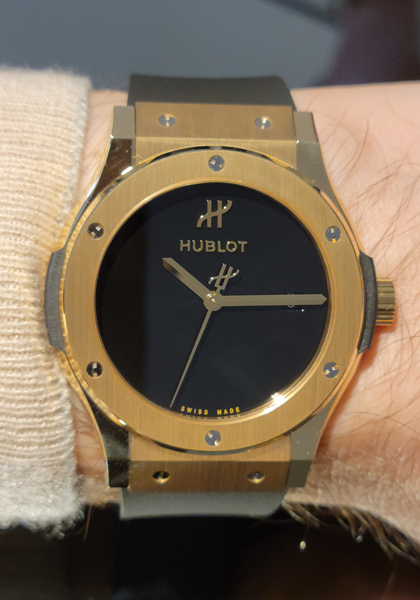 Opening a porthole on the first Hublot