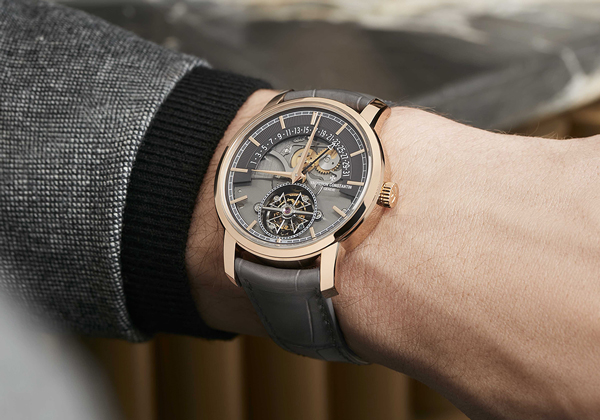 Traditionnelle tourbillon retrograde date openface