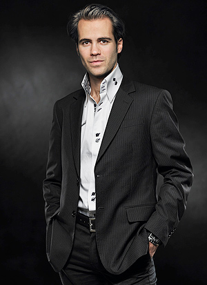 Cyrus_330037_0