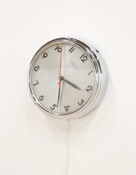Rotating wall clock