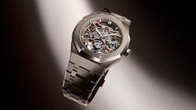 Royal Oak Selfwinding Flying Tourbillon Openworked 41mm in Sand Gold © Courtesy of Audemars Piguet