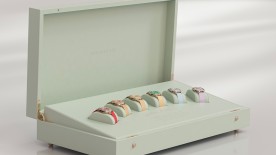 Jardin d’Hiver, un coffret édité en série limitée à 6 exemplaires renfermant 6 montres Lili Bouton en or rose et diamants dont chacun présente un cadran unique au choix en Opale rouge, Opale Fanta du Chiapas mexicain, Opale jaune du Brésil, Chrysoprase Australienne, Topaze d’Arizona et Améthyste Péruvienne... CHF 230'000 © Beauregard