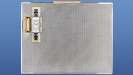 Minaudière ornée d'une montre à secret, 1934 Or jaune, styptor, diamants Yellow gold, styptor, diamonds © Collection Van Cleef & Arpels