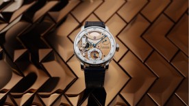 FB 3SPC.3 has a peripheral inner bezel ring in with a velvet finished silver-toned brass for the hours and minutes. © Ferdinand Berthoud