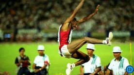 Mike Powell & Carl Lewis © Delos Communications