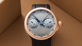 Pulse GMT Frosted Guilloche Gold © Chronoswiss