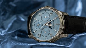 Clifton Automatique Date 39 mm en bleu glacier © Anders Modig Davin / WorldTempus
