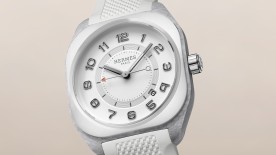 Hermès H08 with white case and strap © Hermès