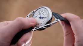 Double Identity - De Bethune