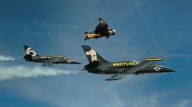 Jetman flies with the Breitling Jet Team - Breitling