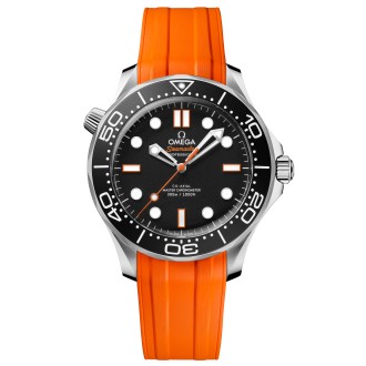 Seamaster Diver 300M acier sur bracelet caoutchouc © OMEGA