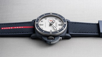 Submersible QuarantaQuattro Luna Rossa Ti-CeramitechTM © Panerai