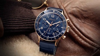 Type XX 2067 en or rose, 42 mm de diamètre, mouvement chronographe automatique avec date par guichet, bracelet interchangeable en cuir © Breguet