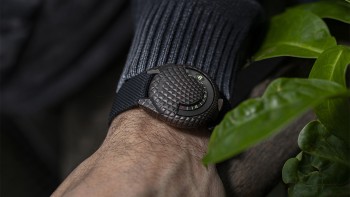 The UR-101 T-Rex ventures into the jungle, just as predatory dinosaurs did 65 million years ago. © Urwerk  