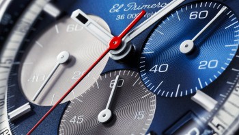 The CHRONOMASTER Original returns with a dial reinterpreted in blue, the brand’s signature colour. 