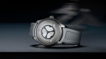 Pioneer Flying Hours en blanc et gris © H. Moser & Cie.