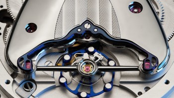 Triple shock‑absorbing system © De Bethune