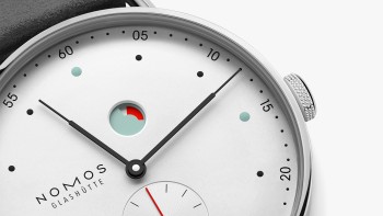 NOMOS 1101 Metro Date power reserve © NOMOS Glashütte