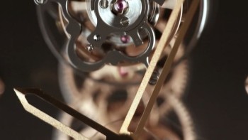 Video. Golden Bridge Tourbillon - Corum