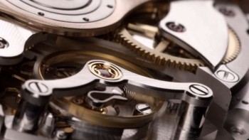 Video. Nomad, Dual Time - H. Moser & Cie