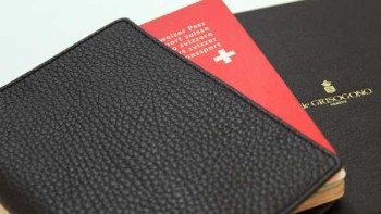 Win a prize every day in Advent - Advent Calendar 2015 - Win a de Grisogono passport holder