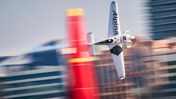 Victory of Michael Goulian in Abu Dhabi  - Alpina 