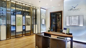 The brand reinforces its position in China - Breguet