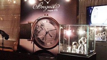 The Chronométrie 7727 wins unanimous support in Indonesia - Breguet