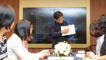 Discovering the art of engraving in China - Breguet