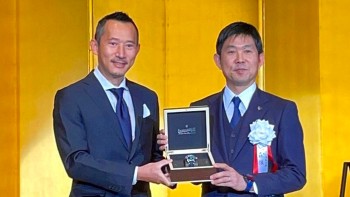 Hajime Moriyasu, Coach of the Japanese National Football Team, Was Awarded the “Keizaikai Special Award” - Eberhard & Co.
