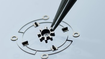 High Frequency Oscillation - De Bethune