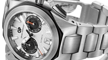 A steel bracelet for the Chrono Hawk collection - Girard-Perregaux