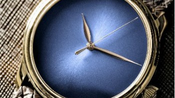 Endeavour Centre Seconds Concept Funky Blue - H. Moser & Cie.