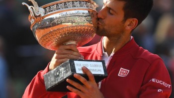 Djokovic claims first French Open title - Seiko