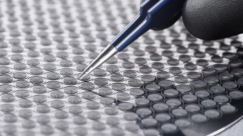 Talking to atoms: the new carbon composite balance wheel - TAG Heuer