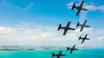 Breitling and Apache Aviation in search of co-sponsors - Breitling