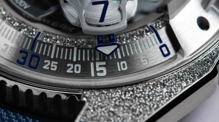 UR-100V Stardust © URWERK