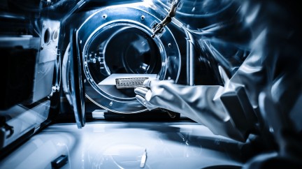 TAG Heuer Extracting carbon balance-springs