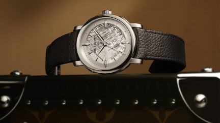 Cosmique Escale en platine, cadran météorite, 39mm de diamètre, bracelet en cuir, mouvement automatique. CHF 33'000.- © Louis Vuitton