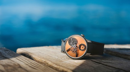 The LM101 EVO with salmon CVD dial plate © MB&F