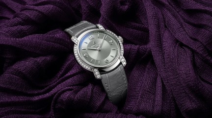 The Lady Premier in grey © Breitling