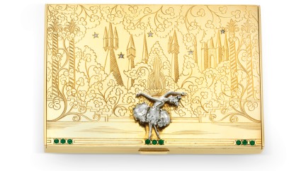  Packshot Poudrier Raymonda © Van Cleef & Arpels